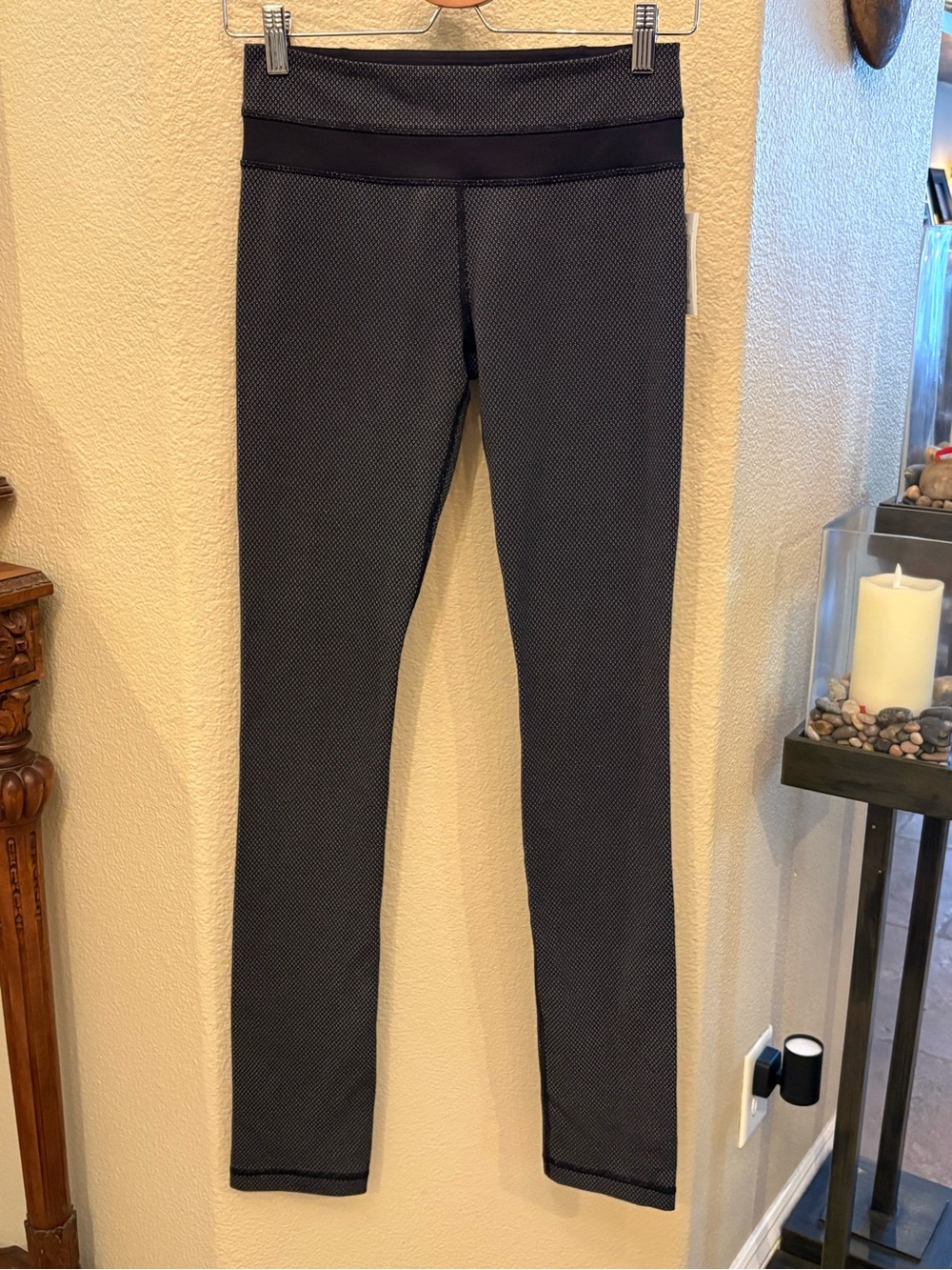 NWT~LULULEMON Women Black Pattern Athletic Leggings Size 4 Tall
